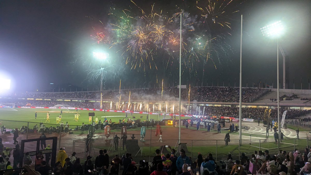 angealbe's tweet photo. #FelizLunes qué a gusto se va a disfrutar las semifinales del fútbol sin el #América, sin sus penales, tiros de esquina y todo lo que le regalan los árbitros.
Que gane el mejor!
Arriba los #Pumas! https://t.co/drsZJolJvD