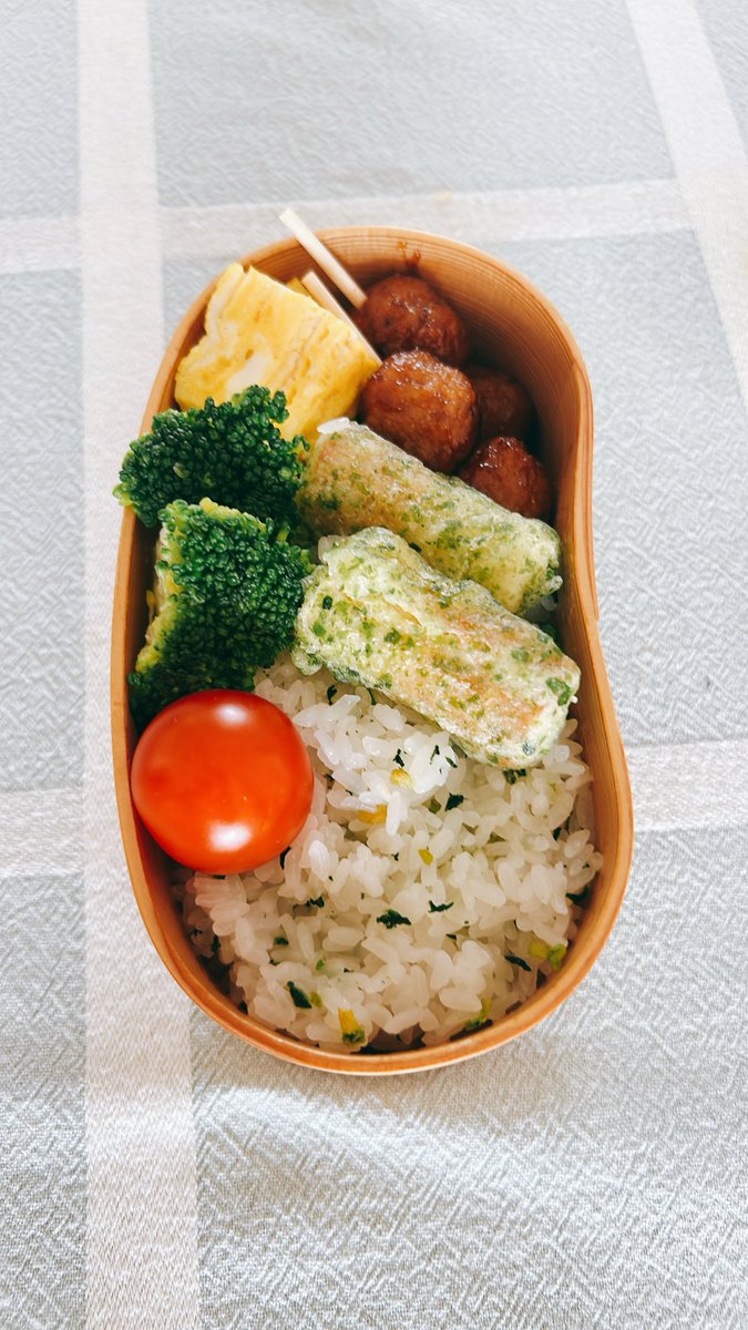 lilyhms03's tweet photo. 高校生男子弁当
つくねとちくわ磯部揚げ
冷食万歳 https://t.co/Ax0lOmNNqp