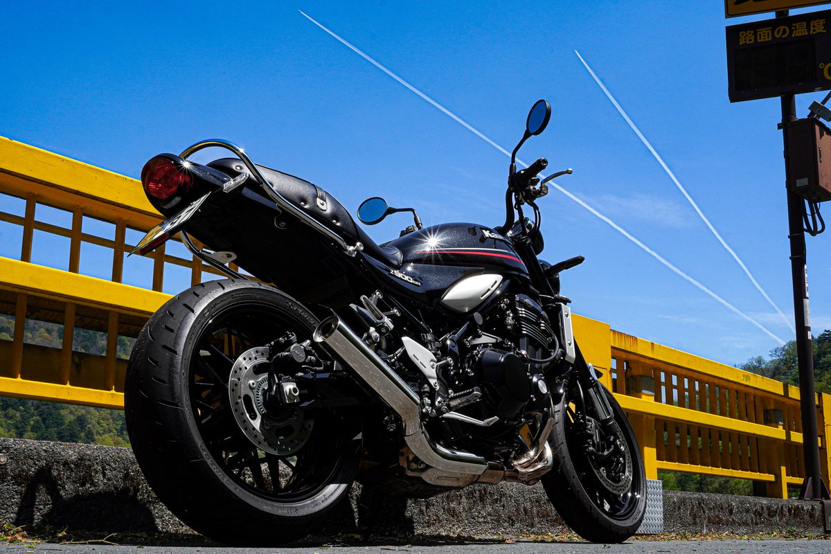 omom_ku's tweet photo. 飛行機雲
#Kawasaki #Z900RS #ZFreak https://t.co/XKwKfEo8GD