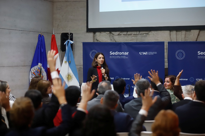 CICAD_OEA's tweet photo. On April 21 and 22, a training event was held in Argentina to continue the development of the Drug Treatment Court model #TTD which is currently being strengthened under the leadership of @MinJusticia_Ar and @MinSalud_Ar through @sedronar.  This initiative receives technical and institutional support from @CICAD_OAS and financial support from @CanadaFP 🇨🇦, @CanadayOEA, @GAC_Corporate.

As a result of this training, over 90 professionals from the justice and health systems of three Argentine provinces (Buenos Aires, Córdoba, and La Rioja) and the Autonomous City of Buenos Aires improved their knowledge and operational capacity, with an intersectional approach, to further the federal implementation of the #TTD model through:

✅  Exchange of international experiences and regional evidence.
✅ Practical tools, manual, and protocol for model implementation, including monitoring and evaluation.
✅  Simulation of hearings and analysis of practical cases.
✅  Inter‑institutional coordination for the development and expansion of pilot programs.

CICAD continues supporting @OAS_Official member states in strengthening the operational capacity of justice and health professionals to implement effective crime‑prevention models through comprehensive rehabilitation and social integration responses under judicial supervision.