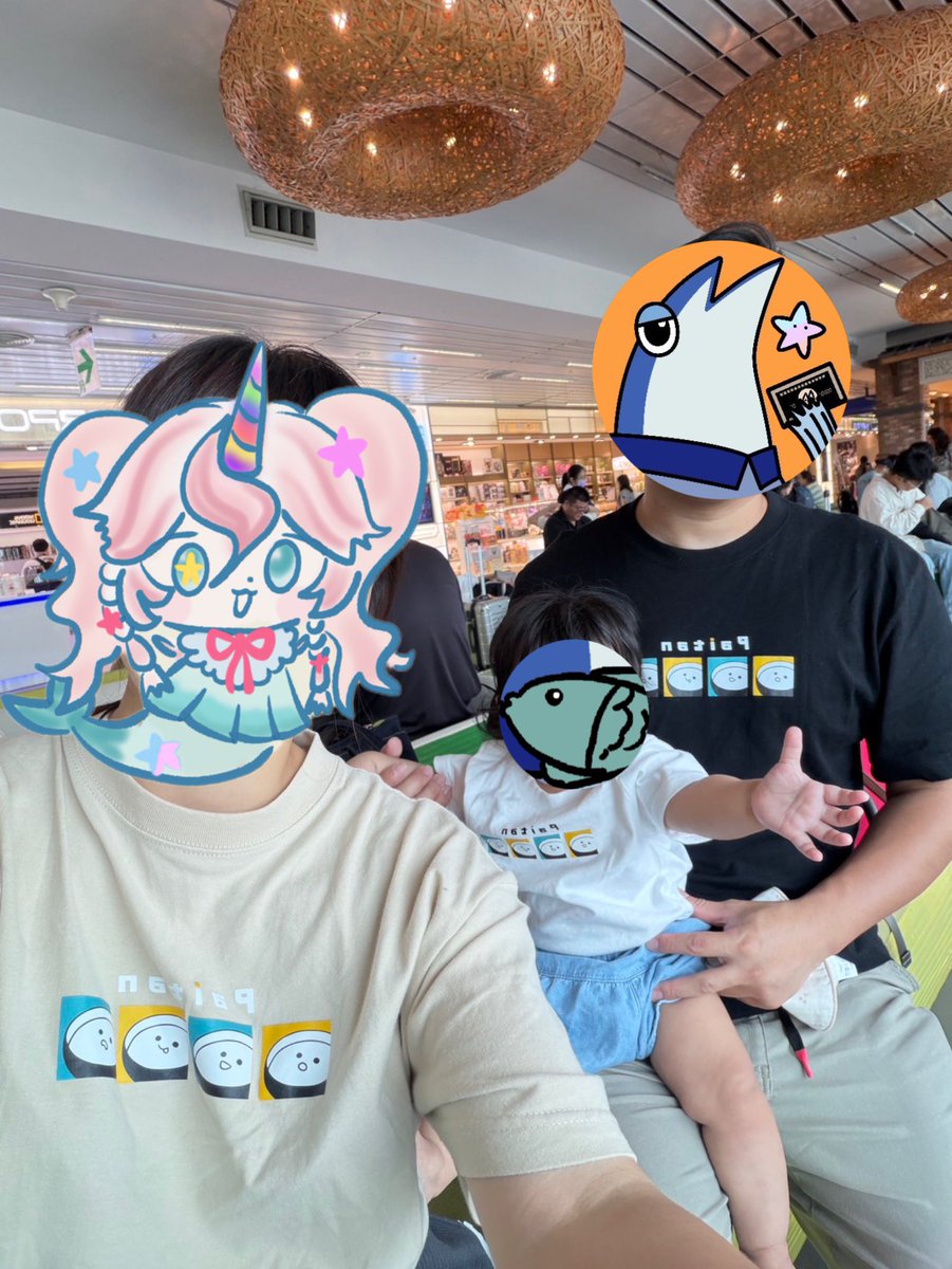 initialdta's tweet photo. 全家出動，沖繩gogo
帶魚嬤跟陪玩哥哥一起出國
阿嬤還說你們穿麵音白湯團服
怎麼沒有準備我的😂 https://t.co/X2Qz2JsbjZ