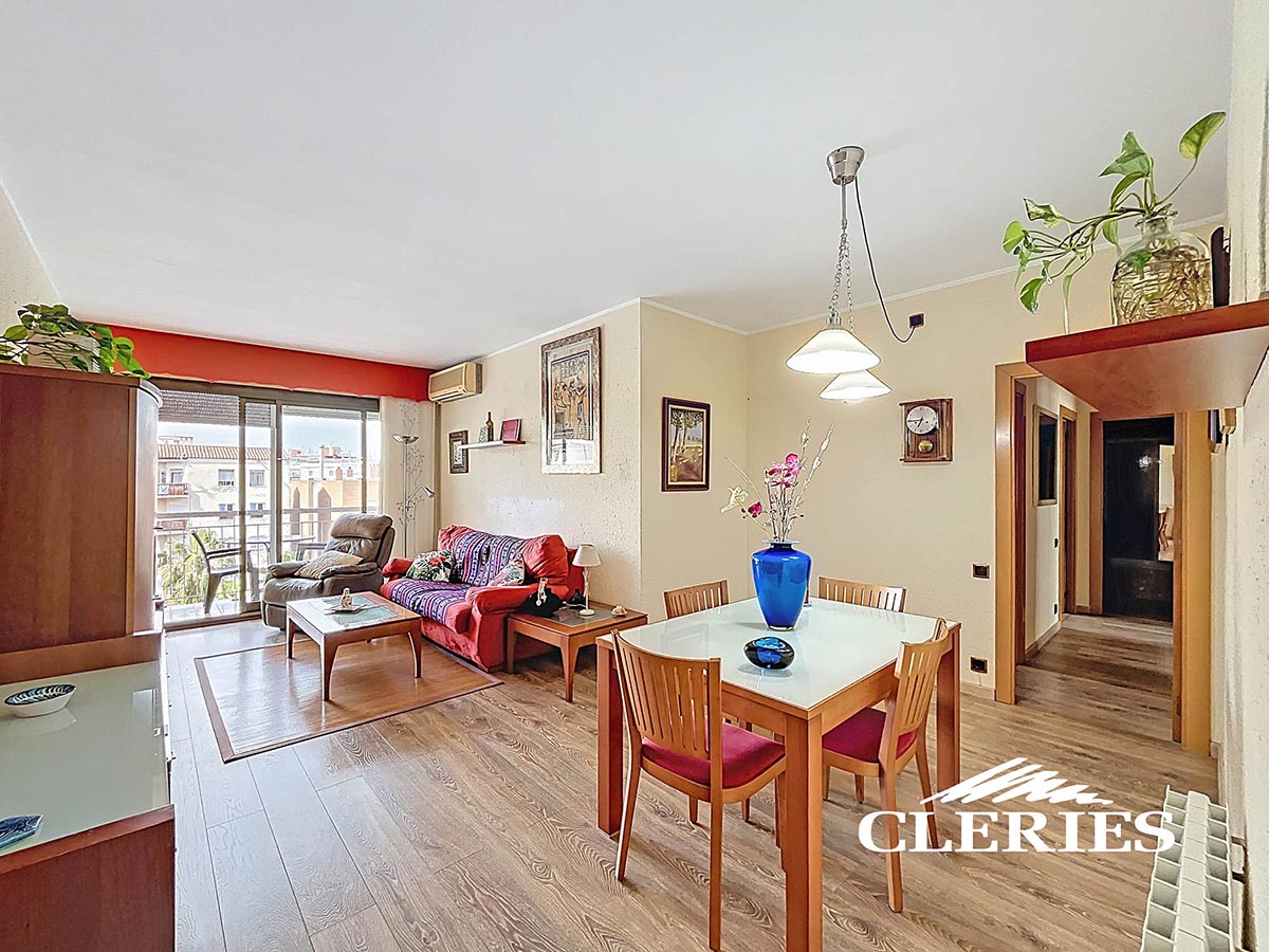 cleriesfinques's tweet photo. Pis en venda al Carrer de la Marina | Ref. 6888

6a planta amb ascensor, 4 habitacions, suite, 2 banys, balcó exterior, traster, parquet i calefacció. A pocs minuts del mar i ben comunicat.

💰 595.000 €
✉️ comercial@cleries.com
📞 932 700 070

#Barcelona #Cleries #PisEnVenda https://t.co/LcNNKYQPQY