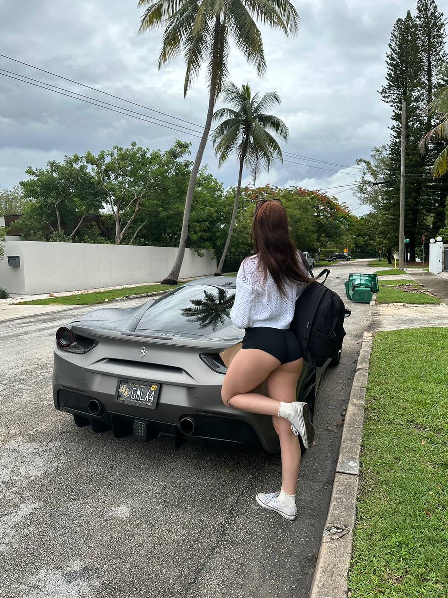 On my way to the airport…can u guess where I’m going? 👀 https://t.co/6cNgjAEBII