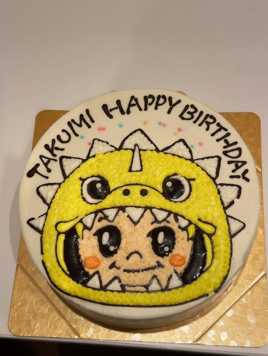 bmk_okometani's tweet photo. たくみんのバースデーイベントにお邪魔しました！
2月に僕がやってたラジオの最終回に駆けつけてくれたのでお邪魔できてよかった！
ケーキ持って出ただけですが楽しかったです✨

改めてお誕生日おめでとう🎉
素敵な一年になりますように！ https://t.co/7HnD6C9bPO