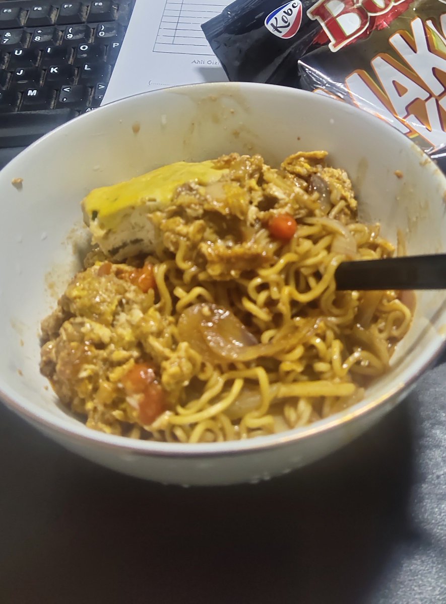kkaacy's tweet photo. @erraent Makan mie setelah sekian lama gak maka mie https://t.co/G5XTU25vw7