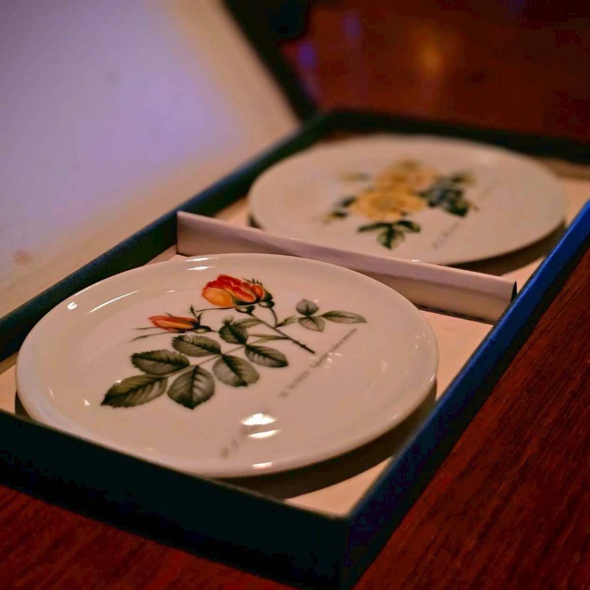 今宵のWunderBar収蔵品🦚#25🦚 《Hutschenreutherの絵付小皿