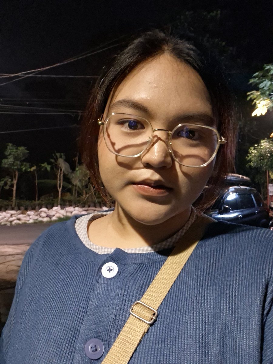 jeepinhere's tweet photo. dingin zuzur pake cardigan anginnya nembus😔 https://t.co/BR0Um5qgqS