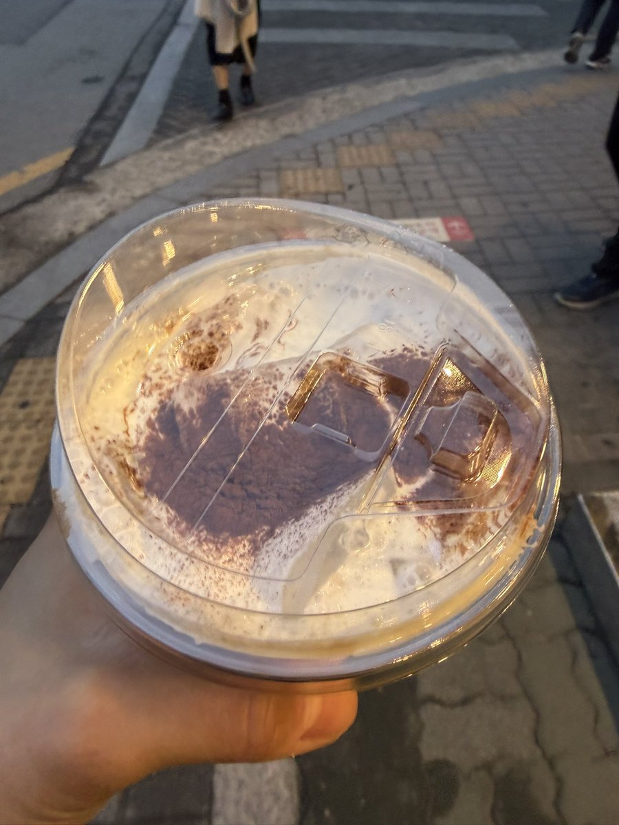 rin_spiration's tweet photo. 이거 드셔보세요 맛있어요 컴포즈 바닐라크림... 이름 기억 안남 암튼 신메뉴‼️ https://t.co/wY7OzVCQkl