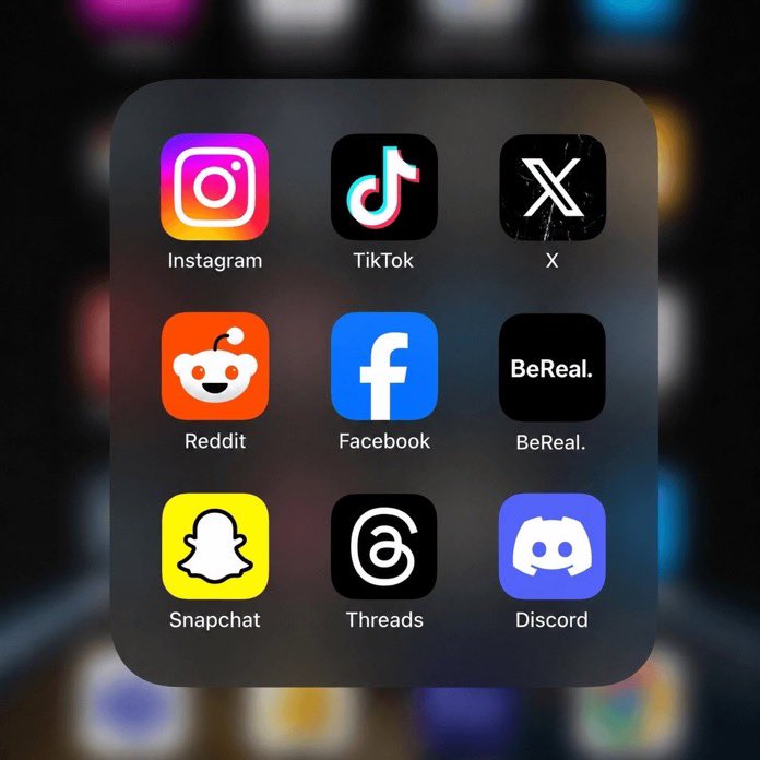 Focus tweet media