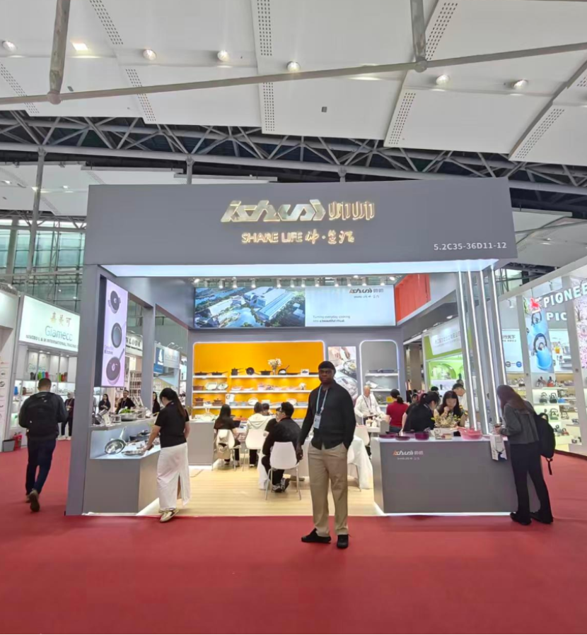 ExplorePingyang's tweet photo. A big win for Zhejiang's Pingyang county at the 139th Canton Fair, with 62 local companies racking up $74.5 million in potential orders! From smart, eco-friendly packaging to chic stationery, Pingyang's innovations caught the attention of global buyers. https://t.co/SVb8mROt6a