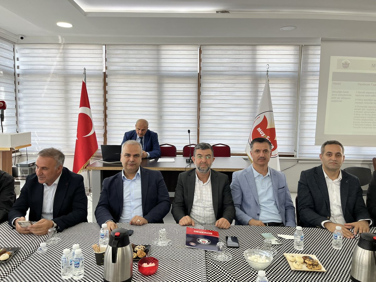 MusilderBursa's tweet photo. Muş İlder 8.Olağan Genel Kurulumuz dernek üyelerimiz ve hemşerilerimizin katılımıyla gerçekleştirildi.Gündem maddeleri kapsamında; divan kurulunun seçimi ve yapılan konuşmalar ardından Dernek Başkanımız Sn Mehmet Akif Bingöl güven tazeleyerek yeniden Muş İlder Başkanımız seçildi. https://t.co/4rNDuL5rSQ