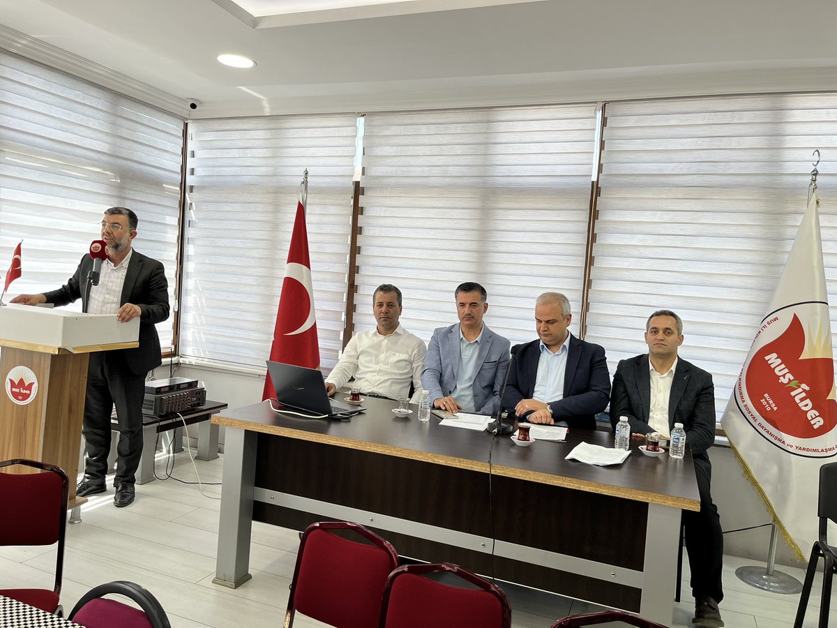 MusilderBursa's tweet photo. Muş İlder 8.Olağan Genel Kurulumuz dernek üyelerimiz ve hemşerilerimizin katılımıyla gerçekleştirildi.Gündem maddeleri kapsamında; divan kurulunun seçimi ve yapılan konuşmalar ardından Dernek Başkanımız Sn Mehmet Akif Bingöl güven tazeleyerek yeniden Muş İlder Başkanımız seçildi. https://t.co/4rNDuL5rSQ