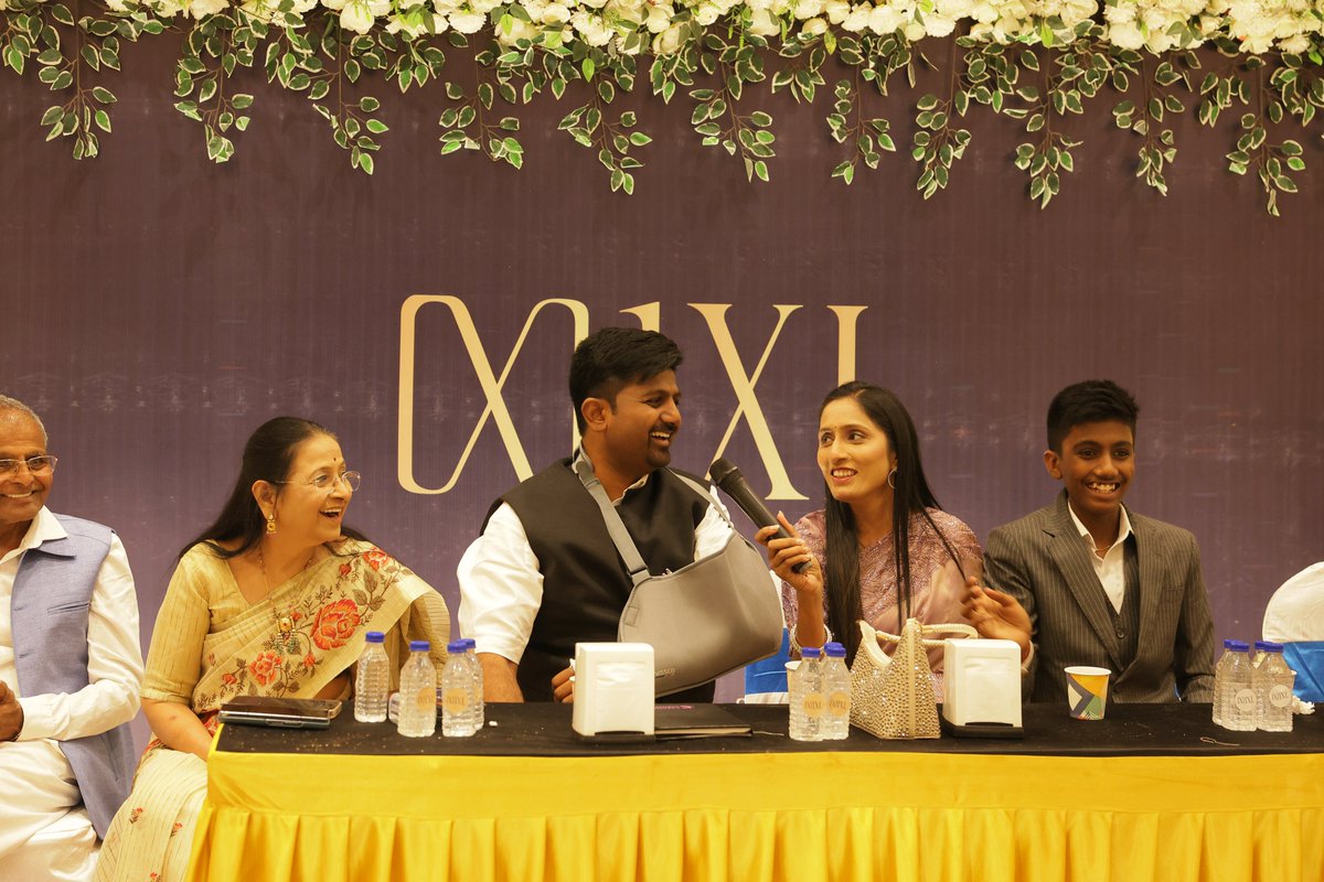 TeamJJFIndia's tweet photo. ✨ A warm welcome from Dubai to Pune ❤️1XL alongside Jainam Jivika Foundation celebrated the arrival of Dr. Dhiraj Jain and his family with joy, gratitude, and togetherness 

🌸#DubaiToPune #WelcomeToPune #JainamJivikaFoundation #1XL #HumanityFirst #Togetherness https://t.co/MAtbs705ar