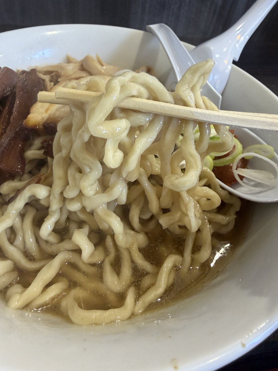 pg_naka's tweet photo. 自家製太麺渡辺
仙台市泉区市名坂新道

らー麺＋限定メンマ＋辛味噌

生命維持のために渡辺さんへ
お土産麺持って、カバン忘れて帰りそうになりました。お土産麺のことしか頭にない😇
最高に美味しいラーメンでした。
完飲完食ご馳走さまでした♪ https://t.co/ZIqVNjCns7