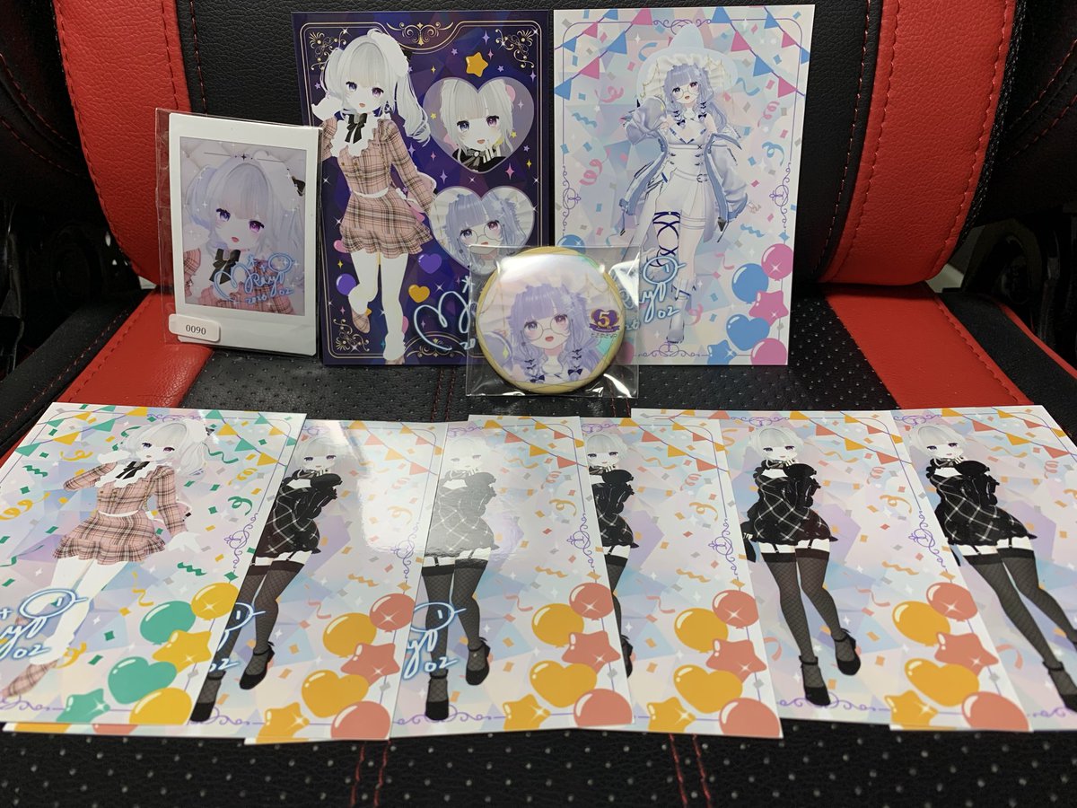 OGMENNEN's tweet photo. かわいいが届いた。
缶バッジ嬉しいすなあ。🤗
#ときめきVR
 #らよとデートなう https://t.co/CEUrZEhe6y