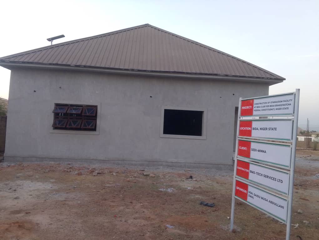 TrackaNG's tweet photo. In Dec 2025, N50.7m was paid to  ELED-ILANN TIZIMO LTD for the Construction of Gym Hall and Supply of Gym Equipment at Bida Club in Bida LGA, Niger state. 

We tracked and report that this project is ongoing. The gym hall has been constructed, roofed and plastered.

We will keep tracking to ensure quality work is done.