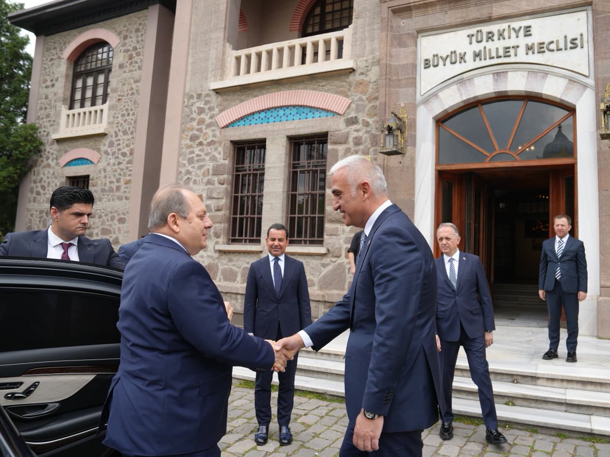 MehmetNuriErsoy's tweet photo. Cumhuriyetimizin hafızasında özel bir yere sahip olan ve II. TBMM Binası olarak millet iradesine ev sahipliği yapan Cumhuriyet Müzemizde Yargıtay Başkanımız Sayın Ömer Kerkez’i ağırladık.

Tarihimize tanıklık eden bu anlamlı mekânda gerçekleşen ziyarette, ortak değerlerimiz ve kültürel mirasımız üzerine değerlendirmelerde bulunduk.

Nazik ziyaretleri için Yargıtay Başkanımıza teşekkür ediyorum.