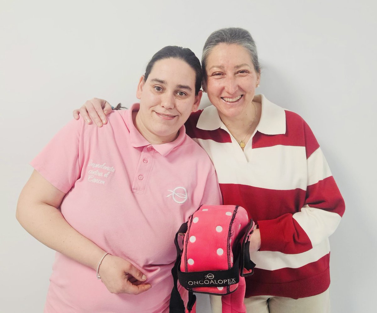 oncoalopex's tweet photo. Hoy es otro día muy muy feliz para nosotros!! Nuestra paciente Esther acaba su sesión de quimioterapia número 16 y las acaba con todo su pelo!! ONCOALOPEX!! Desmelénate contra el cáncer!!💪🏻🩷 #cáncerdemama #caidadelcabello #alopecia #gorrodefrío #oncoalopex https://t.co/V0Mbu07T9S