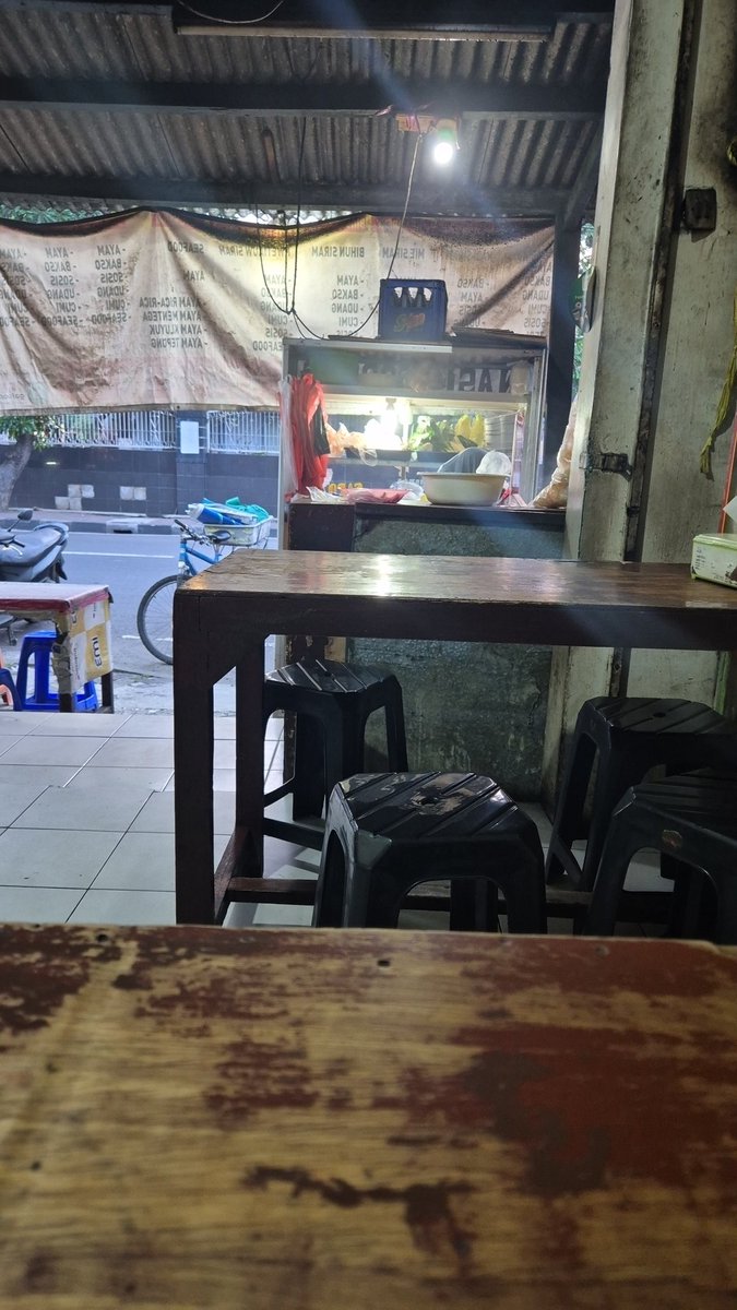 GoldenWind01's tweet photo. Pulang ya makan https://t.co/sxq6t9bwOy