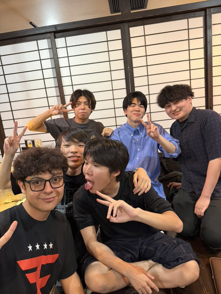 Sparg0ssb's tweet photo. 日本での旅はこれで終わりを迎えます。すべてが順調に進み、予想以上に良い結果が得られたことをとても嬉しく思います。篝火とスマバトでの自分のパフォーマンスをとても誇りに思いますし、まだ自分でも勝てるんだと分かって嬉しいです。スマブラでは最高の年とは言えませんでしたが、たくさんの人が僕のところに来て、まだ僕を信じてると伝えてくれて、「何があってもずっと応援してる」と言ってくださいました。挨拶に来てくれたり、励ましの言葉をくれたりしたすべての人たちに、心から感謝をしています。 篝火とスマバトで全力を尽くしたいというモチベーションになりました。
素晴らしい経験でした。皆さん、ありがとうございました。また必ず戻ってきます 🫶