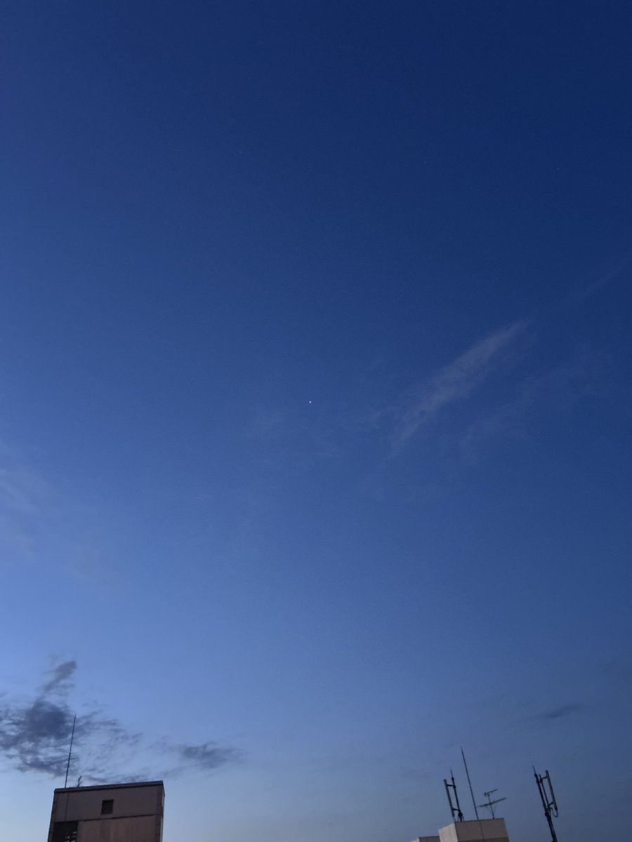 PapaTomy's tweet photo. #きぼうを見よう　岡山上空はまだ明るい通過時間の午後7時25分から27分頃でしたが、肉眼でISSが見えました。 https://t.co/BhtulFxbvN