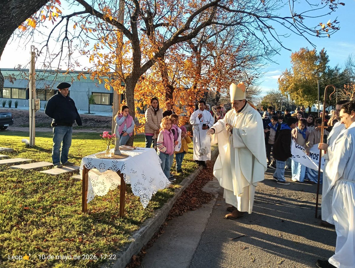 FIESTA PATRONAL DE LUJÁN
Mons. Fabián Antúnez SJ, encabezó la fiesta patronal de la Parroquia Nuestra Señora de Luján en la ciudad de Trinidad, Flores. Desde la capilla San Martín de Porres a la parroquia se compartió la tradicional procesión.