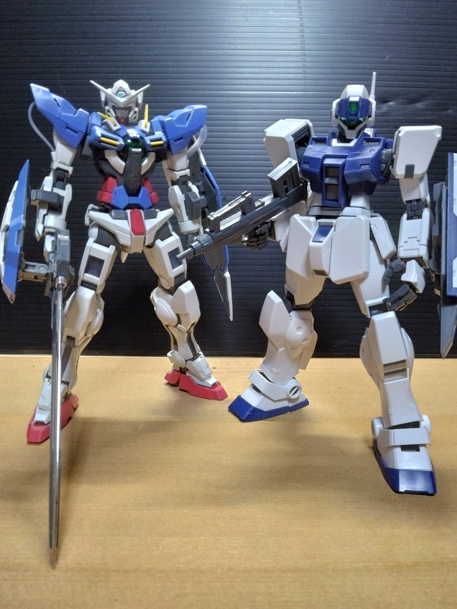 FDFyukiharu's tweet photo. ロボ作画案件の時にお世話になっている
ガンプラを撮影したくなったんで撮影。

エクシアは2013年に、
ジムスナIIは2017年に組みました。

時が経つのが早い（虚無）

経年でプラが黄ばんでないのがスゴイ…。
新品と比べたらわからんが。

画像は無加工です。

これからもお世話になりますm(_ _)m https://t.co/aCCIPlubGq
