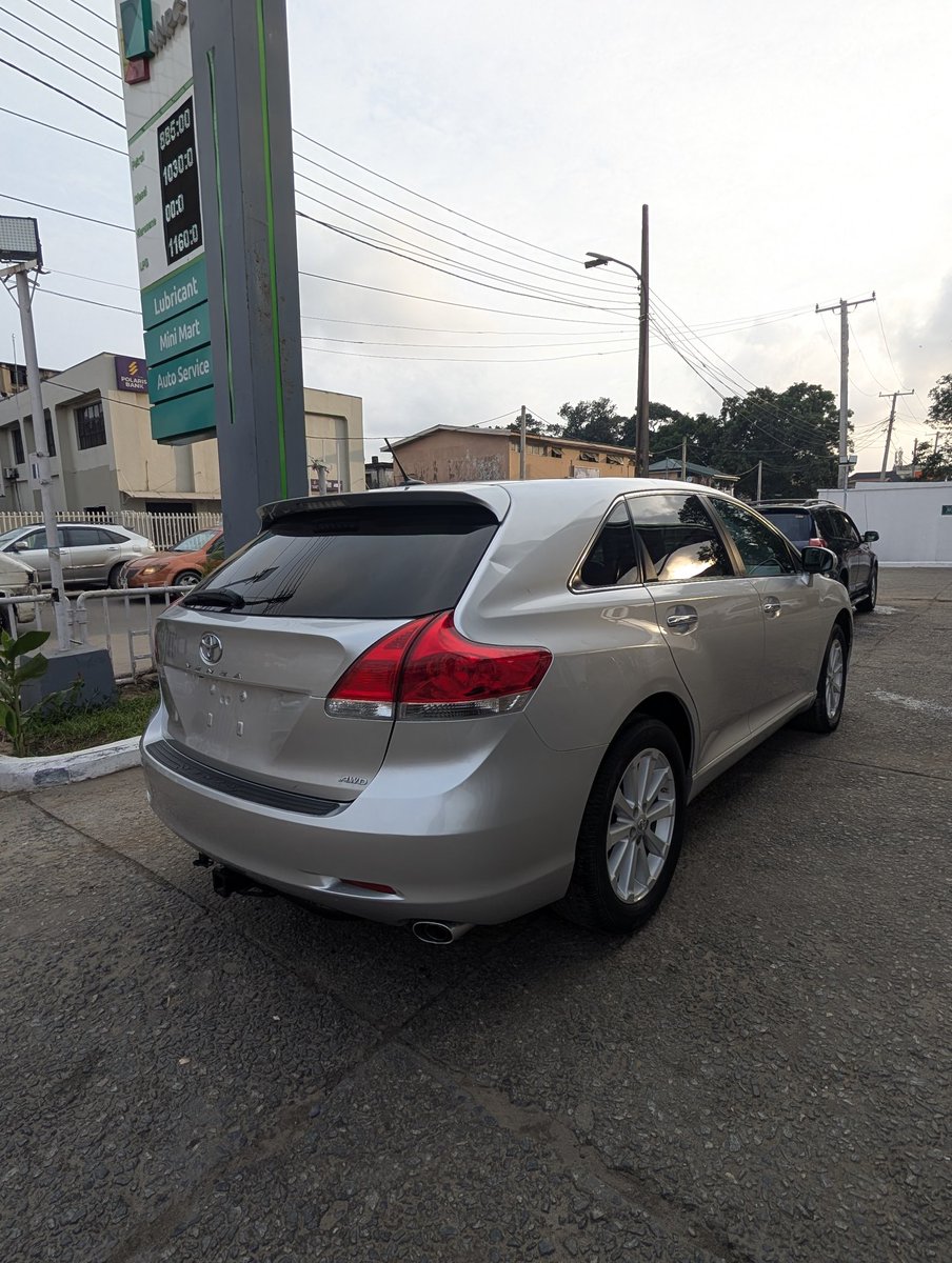 nobadcars's tweet photo. Tokunbo 2011 Toyota Venza Limited. 

-20 inch alloy wheels.
- Full panoramic roof
- Smart Key
- Back Up Camera
- AWD system
- 4 cylinder 
- 136k mileage 

🏷️: N17m

#OloyeMobility #Nobadcars. https://t.co/yYPQbyCVfm