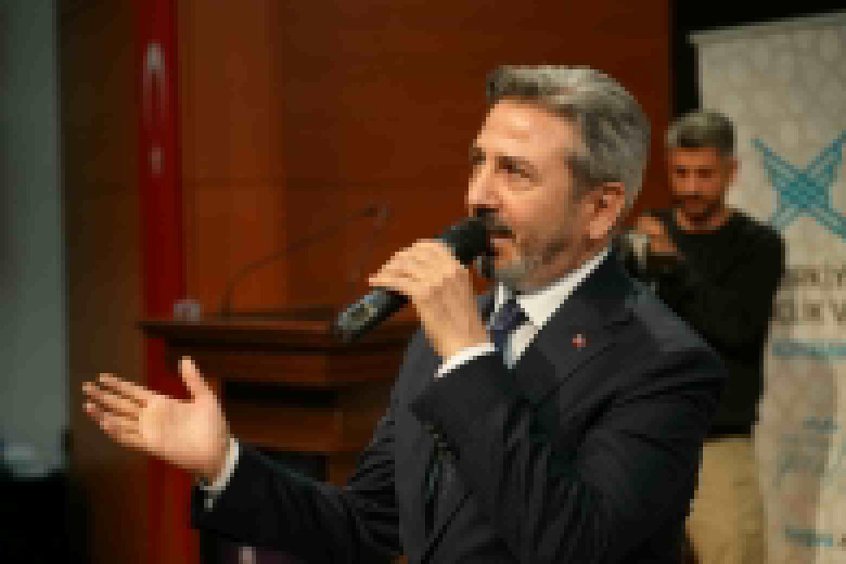 AhmetAYDIN_02's tweet photo. Bugün genç kardeşlerimizle sadece başarıyı değil; karakteri, duruşu, ahlakı ve büyük Türkiye idealini konuştuk.

Çünkü biliyoruz ki; teknoloji değişir, çağ değişir, dünya değişir… Ama insanı ayakta tutan en büyük güç sağlam bir şahsiyettir.

Cumhurbaşkanımız Sayın @RTErdogan ’ın liderliğinde; savunma sanayiinden dış politikaya, teknolojiden ekonomiye kadar her alanda kendi hikâyesini yazan güçlü bir Türkiye yükseliyor.
 Kaanlarımız, Akıncılarımız, Kızılelmalarımız sadece birer teknoloji başarısı değil; bu milletin yeniden ayağa kalkışının, özgüveninin ve tam bağımsızlık iradesinin sembolüdür.

Gençlerimize inancımız tam. Biz inanıyoruz ki; bu toprakların Asım’ın Nesli, sadece Türkiye’nin değil, insanlığın vicdanını da omuzlayacak bir ufka sahiptir.

Türkiye Yüzyılı; alın teriyle çalışan, köklerine bağlı kalan, dünyayı okuyabilen ve hakkın yanında dimdik duran gençlerin omuzlarında yükselecektir. 🇹🇷

📍Türkiye’nin Bölgesel Politikaları ve Türkiye’nin Geleceği Konferansı 

@tugvaTR 
@ibrahim_besinci 
@TugvaAdiyaman 
@RecepTepeTR 
@adyu2006 
@ihtisasakademi