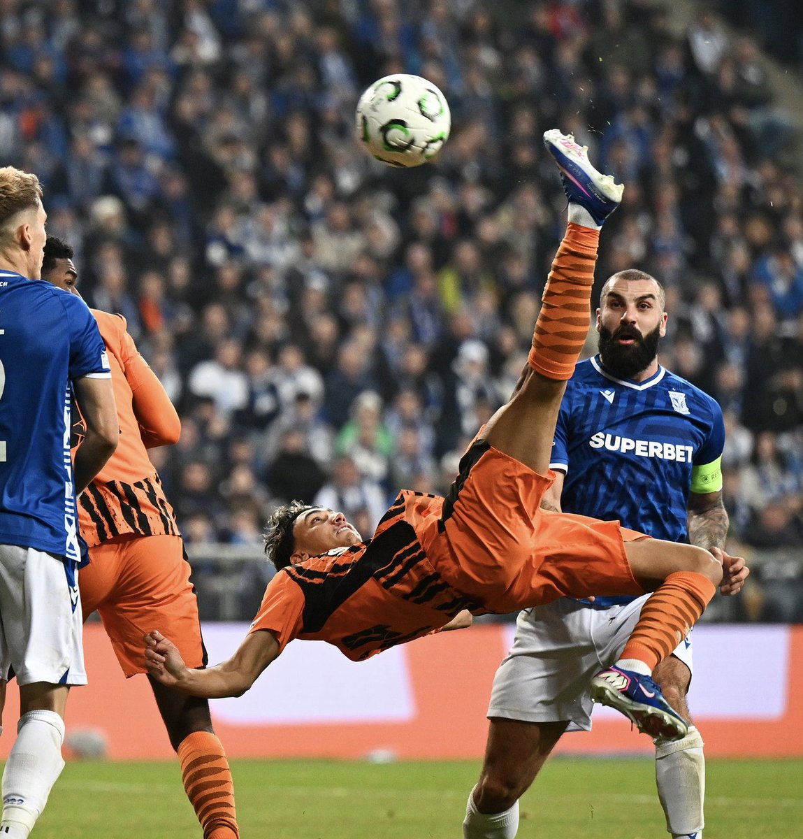 francGuerrieri's tweet photo. Nello #Shakhtar campione d’Ucraina il giocatore da prendere è il brasiliano #Isaque, trequartista/attaccante esterno pagato 10M l’estate scorsa 🇧🇷🟠⚫️ https://t.co/eNleG5OoAo