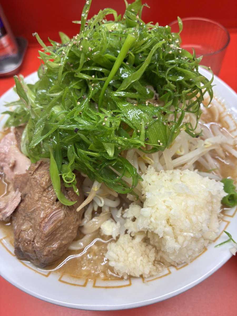 tangent_inf's tweet photo. 1日働いてろくに飯食えてなかった時の二郎系は格別なものがある。
月見ポン酢、塩ラーメンとの相性が良すぎる。 https://t.co/PgADT3zzNH