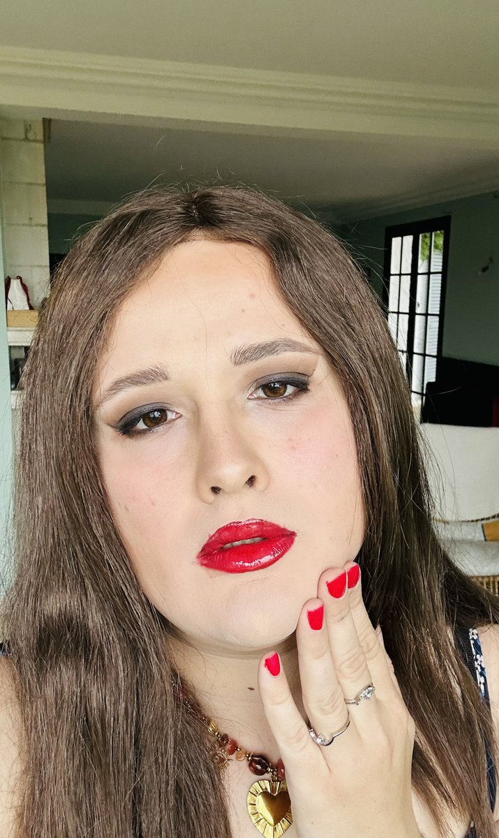 SissyAurelie tweet media