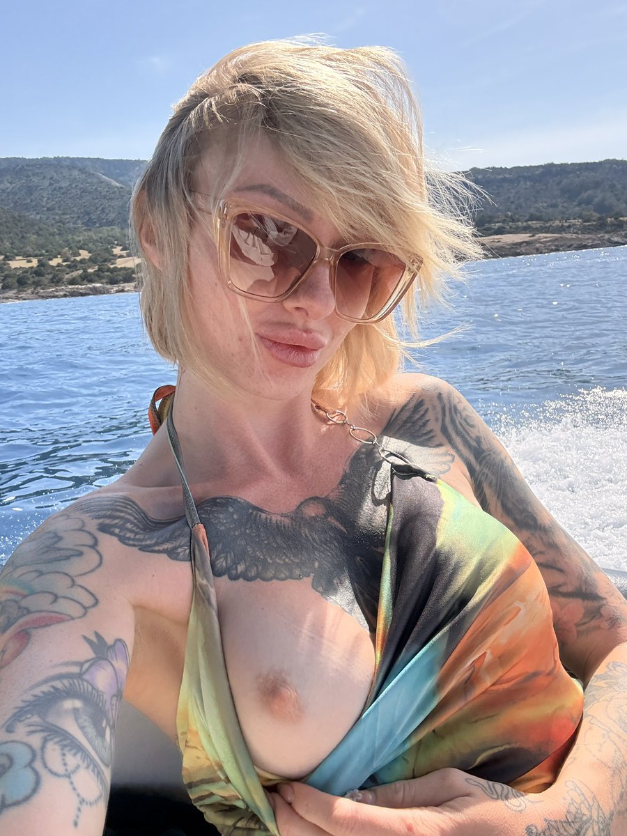 HaileyHope_'s tweet photo. Upsi. I might got caught by the captain 🫠🤍😜 https://t.co/2c9bJ1B3wx