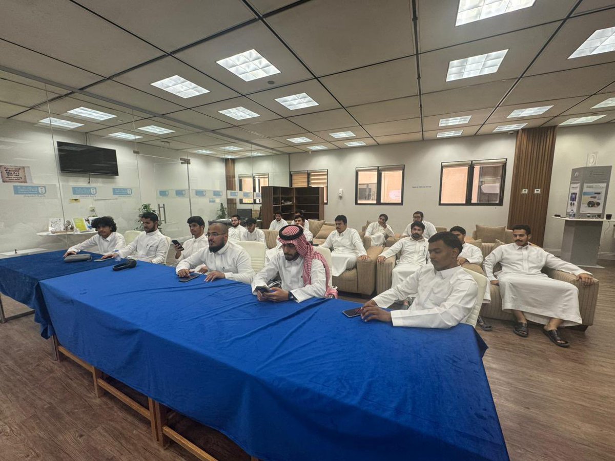 SciSportsClub's tweet photo. أقام النادي الرياضي بكلية العلوم مسابقة “تلميحة رياضية” بمشاركة 16 لاعبًا، وسط أجواء مليئة بالحماس والتنافس بين المشاركين. وأسفرت نتائج المسابقة عن تحقيق المركز الأول لكل من عبدالله الشريف ومحمد أبانمي، فيما حصل على المركز الثاني كل من مشعل القحطاني ومحمد سعد. https://t.co/aEUbXysslP