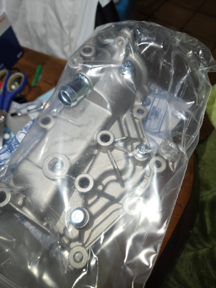ルーテシア2のウォーターアウトレットハウジング届いた！
20日までに修理終わるやろか💦