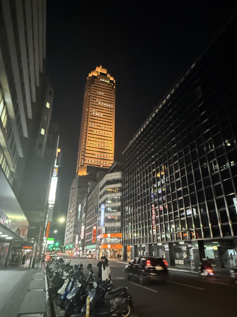ClementHeather's tweet photo. 帰り道の景色はいつも同じだけど、毎回違う気持ちになる。 https://t.co/qScTqQFeRg