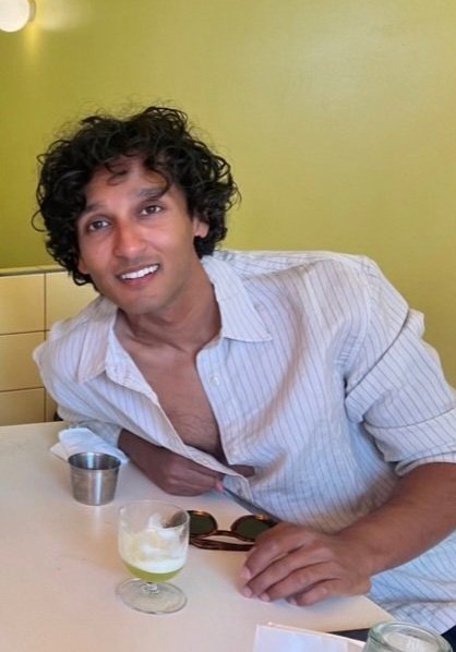 assadthinker's tweet photo. HIS EYES HIS SMILE HIS HAIR HIS CHEST https://t.co/3WVGbLoybM