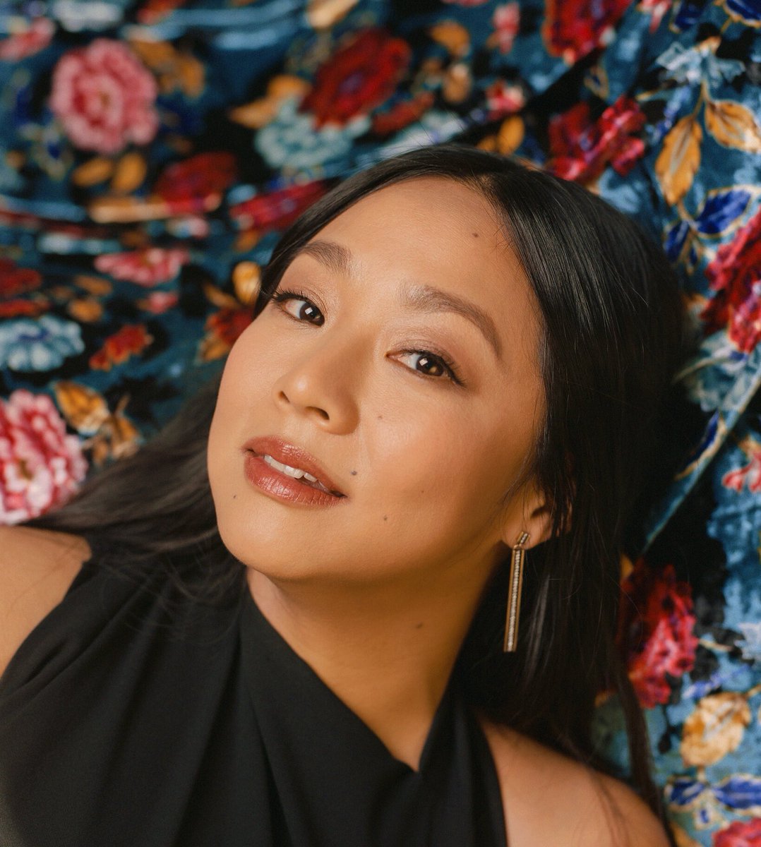 FilmUpdates's tweet photo. Stephanie Hsu, Hannah Waddingham and Guy Pearce will star in crime thriller ‘THE TELLER.’

Follows Violet, an overlooked bank teller whose life takes a turn when a rogue FBI agent manipulates her into robbing her own bank.

🔗 https://t.co/ntw0RTVP6b https://t.co/yzGvdBHiQq