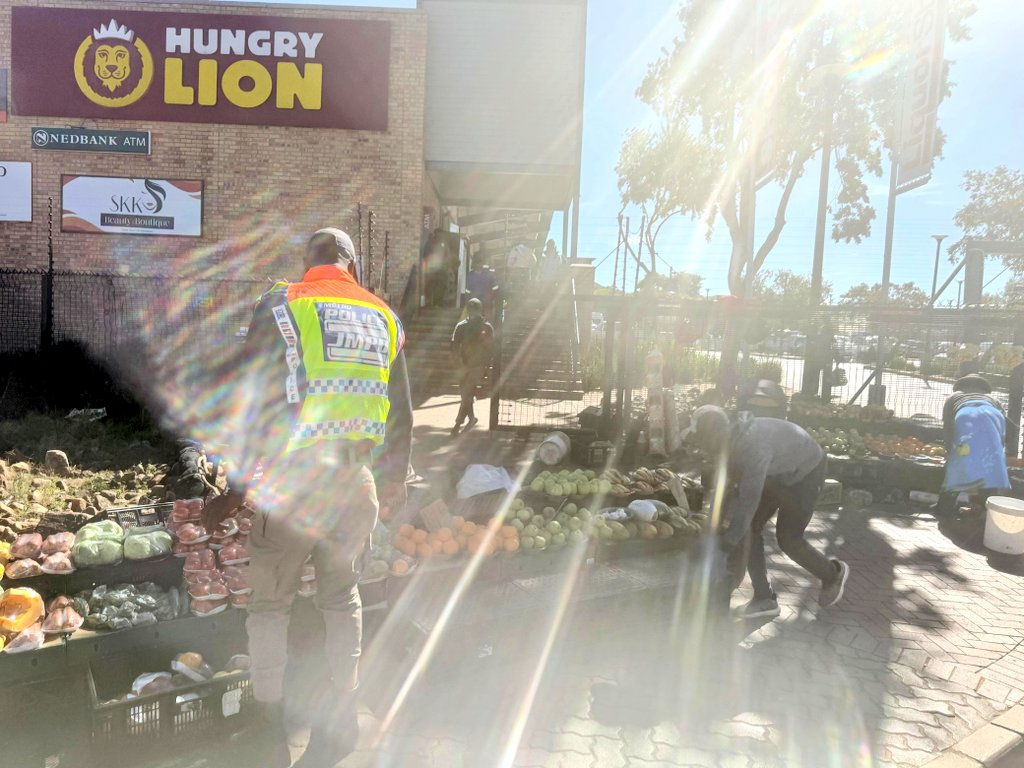 JoburgMPD's tweet photo. Informal trading By-laws Enforcement conducted by #JMPD #RegionG operations officers in Freedom Park.

If you decide to  trade illegally just bear in mind that it is a bylaw infringement & your goods will be impounded!

No person shall carry on the business of an Informal Trader at a place or in an area where Informal Trading is prohibited or restricted.

Compliance is non-negotiable!!!
#JoburgByLaws
#BuyaMthethoManjeNamhlanje