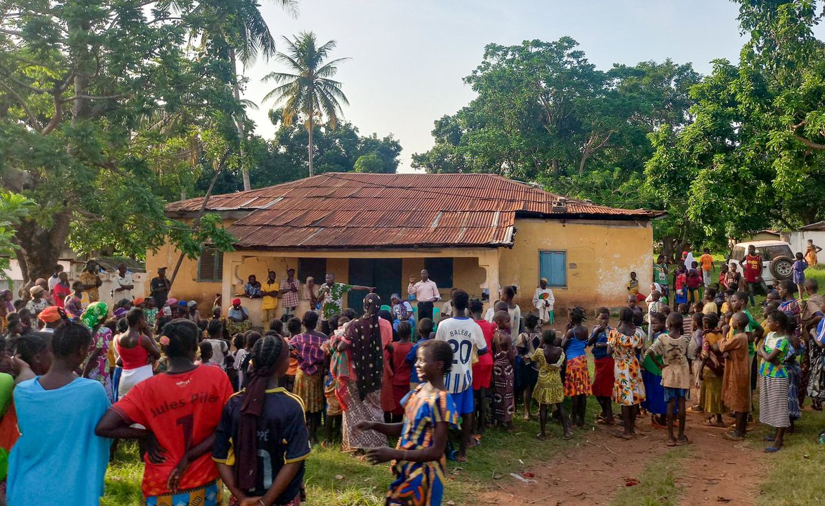 Une session de sensibilisation à Karnou, soutenue par la Mission des Nations Unies pour la stabilisation en #Centrafrique, visant à promouvoir la coexistence et à lutter contre les rumeurs.