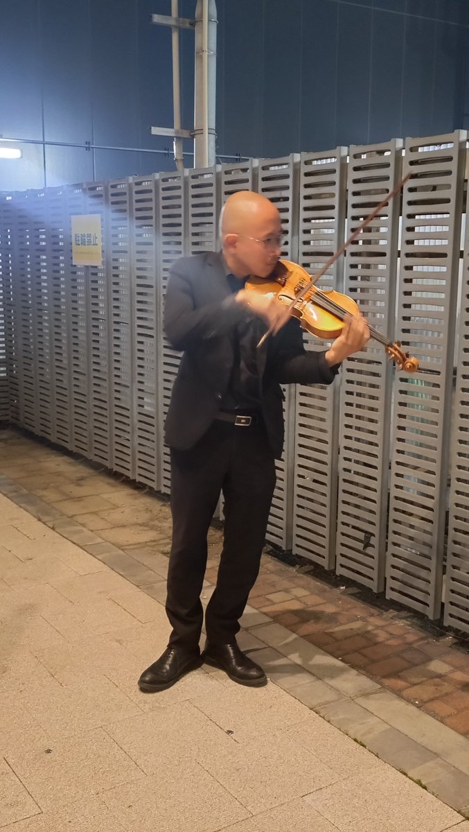 J_Backdrop_hold's tweet photo. クロミツさんの素敵なバイオリンを聴いて来ました〜🎻 https://t.co/7omWO5NN8M