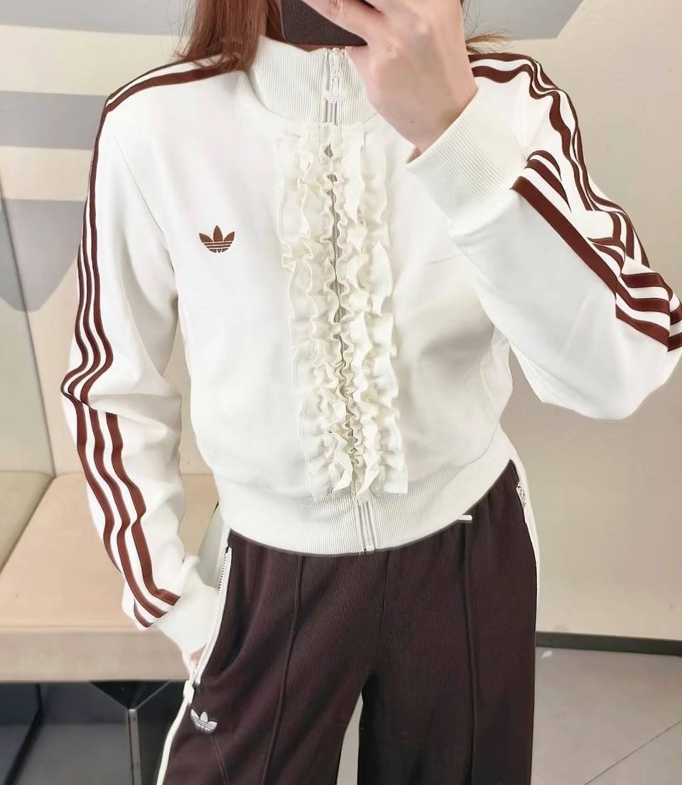 zelouver's tweet photo. JUJUR NAKSIR sama ADIDAS RUFFLE JACKET ini, CAKEP BANGET 😭🫶 https://t.co/959eFBUp5c