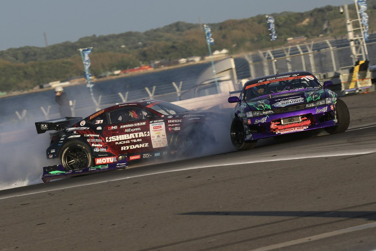 YAMASPORT_web's tweet photo. 2026 GRAN TURISMO D1 GRAND PRIX SERIES Rd.1 AICHI SKY EXPO

決勝 (追走1本目)
蕎麦切広大選手 vs 横井昌志選手

#D1GRANDPRIX
#D1グランプリ #D1GP #D1
#D1AICHIDRIFT
#ちいたん https://t.co/T2ND6NzBr1