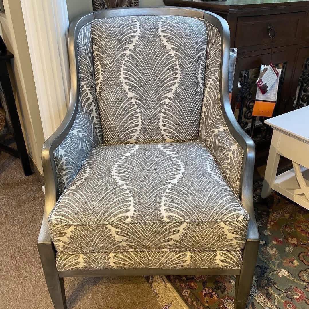 DesignFrederick's tweet photo. LARGE SELECTION, FABRIC OR LEATHER
Accent Chairs

🤩 A large selection of accent chairs for every taste!

Visit our Guelph showroom today!

Save now on top quality furniture for your home and office!

#Guelph #GuelphAccentChairs #GuelphFurniture 
#FredericksFurnitureGallery https://t.co/0sbCQF2OQm