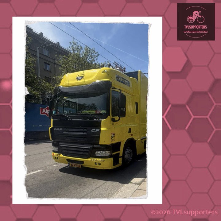 TVL_supporters's tweet photo. ๐ฎ๐น #GirodItalia | #TVLSupdate
Deze mooie fotoโs zijn gemaakt door trouwe fan Nicola
Ben jij nou ook aanwezig bij een race en heb je leuke fotoโs gemaakt? Stuur ze gerust naar ons toe! Samen staan we achter het team! ๐๐ป๐
#beyondvictory | #Yellowbees https://t.co/JfLCxbgglw