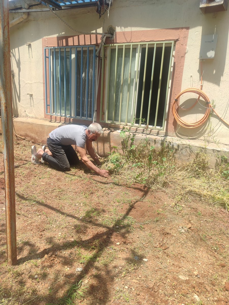 suofid's tweet photo. Derneğimiz bahçesinde bahar temizliği çalışması gerçekleştirdik. 🌱

Çalışmalar sırasında desteklerini esirgemeyen dernek gönüllümüz Mehmet Kaynar'a emek ve katkılarından dolayı teşekkür ederiz. 

Ellerine sağlık. https://t.co/EEf8rtms7a