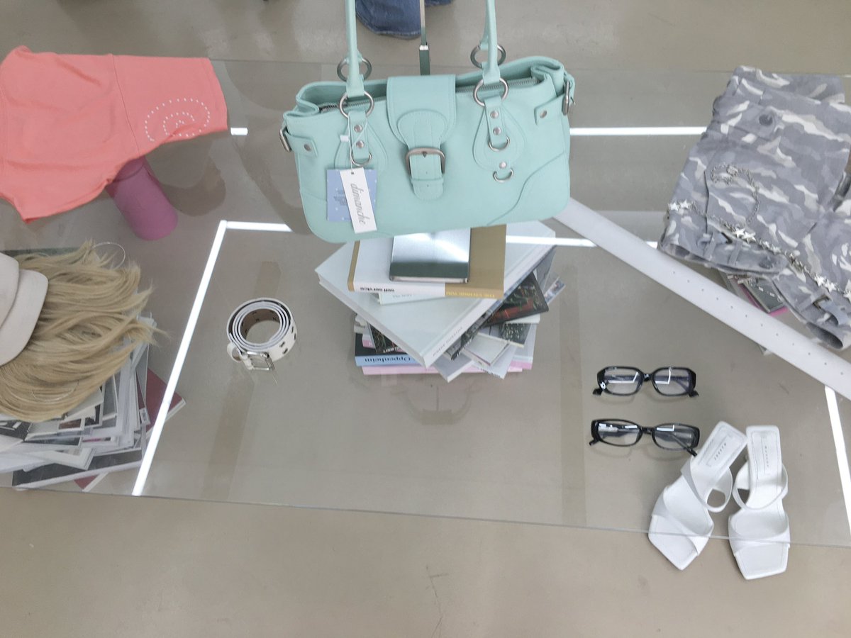 la1998na's tweet photo. 流行りのdimancheのミントバッグpopupやってて実物見れた！かわいかったので買いました https://t.co/eO5j6kgjTW