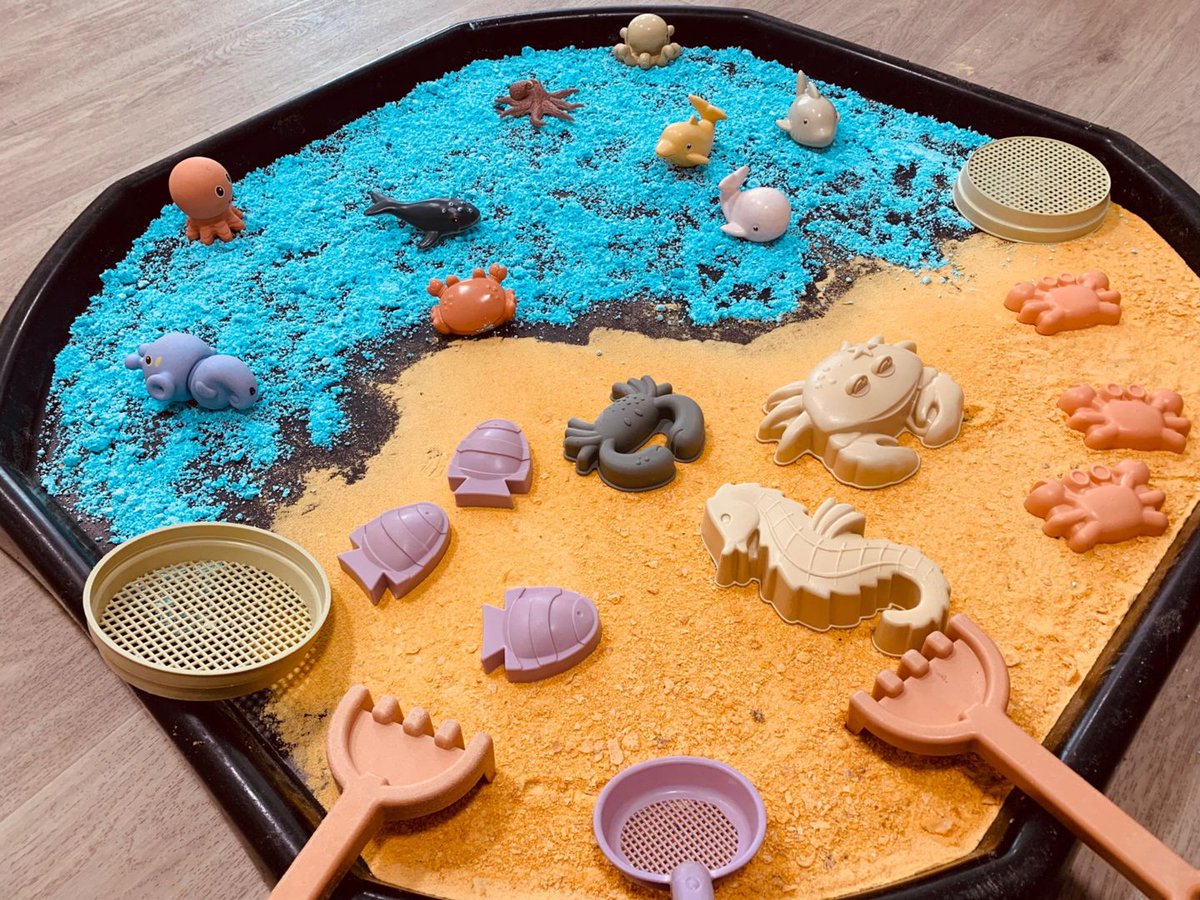 happyjourneys3's tweet photo. Our Babies enjoyed an edible seaside sensory activity made with blue coloured cornflour and crushed cornflakes for the sand. They explored different textures, scooped and poured the materials and discovered the sea animals through hands-on play.
#InteractivePlay #SensoryLearning https://t.co/t0m5snZqG2