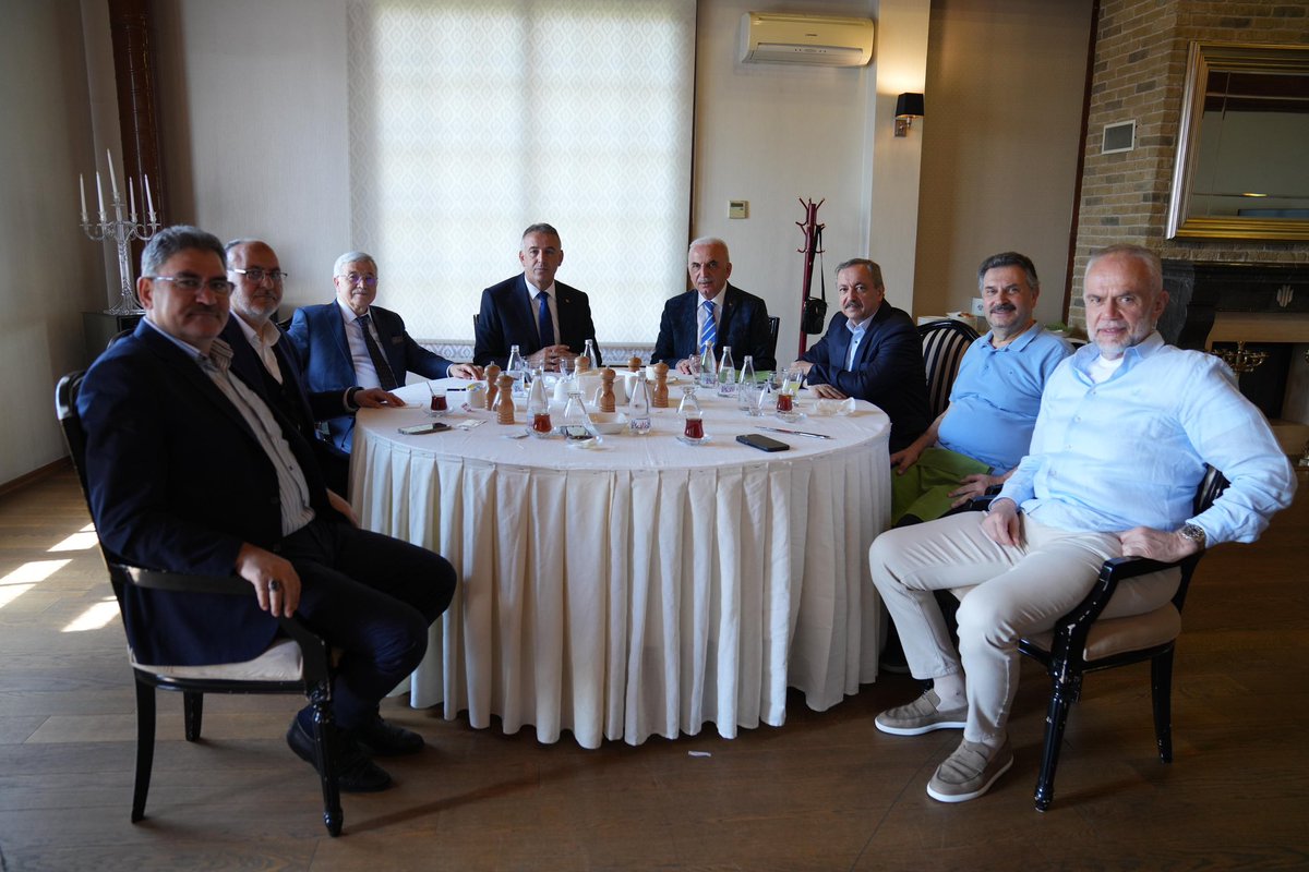 cetinkaya_salim's tweet photo. Belediye Başkanımız @ismetyildirimtr ile birlikte; Önceki Dönem Belediye Başkanımız @hasan_can, Genel Merkez MKYK Üyemiz ve Önceki Dönem İlçe Başkanımız @Mhmtemollaoglu, Önceki Dönem İlçe Başkanlarımız @ozturkorn, Bekir Güven, Ömer Sever ve @AhmettPoyraz ile bir araya geldik.

AK Parti teşkilatımızın en büyük gücü; vefası, birlik ruhu ve ortak hedeflerde kenetlenmesidir. Dün olduğu gibi bugün de Ümraniye’miz için aynı inançla, aynı kararlılıkla çalışmaya devam ediyoruz.

Tecrübe, istişare ve kardeşlik hukukuyla; daha güçlü bir Ümraniye için omuz omuza yol yürüyoruz.

Değerli başkanlarımıza kıymetli katkıları için teşekkür ediyorum.

@abuyukgumus 
@abdullahozdemir 
@meozkaya