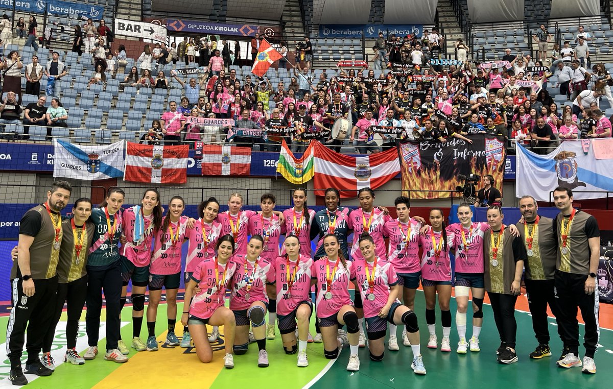 SERBAIXOMINO's tweet photo. 📍#HxHBaixoMiño 

📻105.1 FM🖥️ https://t.co/kzjYxvkTUI 

🎤 Empezamos analizando el gran papel del @AtleticoGuardes en la Copa de la Reina con la opinión de Ana Seabra y @victorcoballes y el rendimiento del @atleticonovas en la fase final del ascenso con el míster @Gartime https://t.co/tijGViPAgO